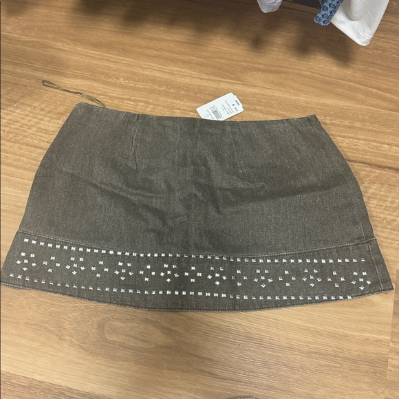 Gray Mini Skirt with Sequins NWT - Picture 2 of 2